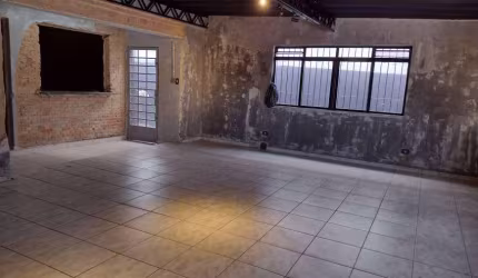 Casa e Salão Comercial