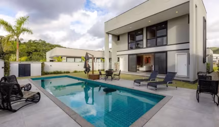 Casa finamente mobiliada em condominio, Santa Regina, Camboriú - SC