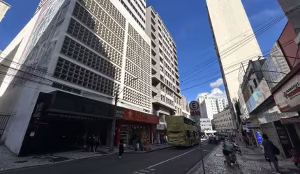 Sala comercial para alugar na Rua Ébano Pereira, 60, Centro, Curitiba, 73 m2 por R$ 4.900