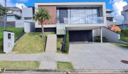 Linda Casa Mobiliada em Condomínio Alta Padrão com Sistema Club !