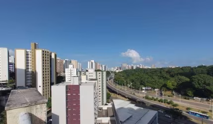 Belissíma cobertura á venda no Cidade Jardim. 3 quartos sendo 1 suíte, 210 mts². Piscina privativa.