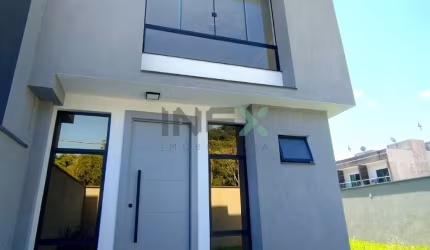 Sobrado novo 3 dormitórios 2 vagas bairro Areias - Camboriú