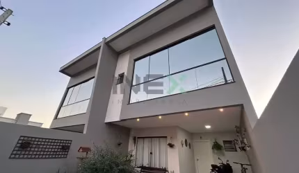 Sobrado mobiliado e equipado 3 suítes 2 vagas no Terras Altas - Camboriú - SC