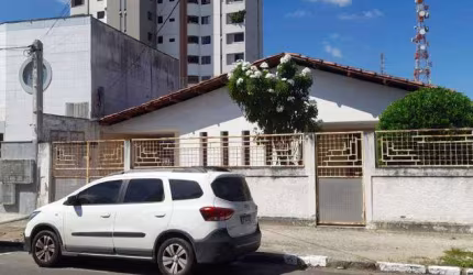 CASA PARA COMÉRCIO OU RESIDENCIAL NO PONTO CENTRAL OPORTUNIDADE