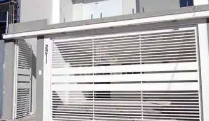 Sobrado com acabamento  alto padrão. 2 quartos   Suite   Closet com piscina etc.