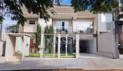 Sobrado no Pioneiro catarinense, sobra de terreno, piscina aquecida, funcional