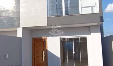 SOBRADO à venda, 2 quartos, 1 suíte, sacada, sala, cozinha, Bwc, lavanderia e 2 vagas
