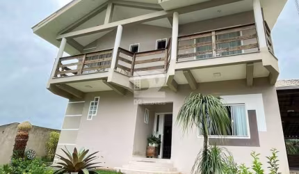 CASA SEMIMOBILIADA COM 3 QUARTOS | ILHA DA FIGUEIRA