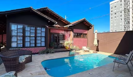 CASA SEMIMOBILIADA COM PISCINA E 2 SUÍTES | RAU