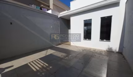 Casa para Venda em Araras, Jardim Esplanada, 2 dormitórios, 1 suíte, 2 banheiros, 2 vagas