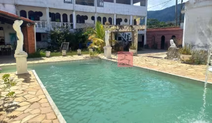 Comercial para Venda em Maricá/RJ - 13 Dorm. 869 m2 Área Útil