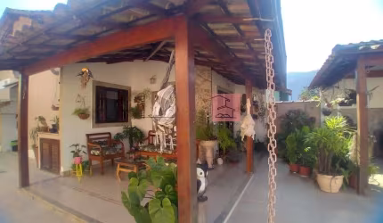 Casa com 2 quartos à venda na Rua dos Flamboyans, 247, Barroco (Itaipuaçu), Maricá, 149 m2 por R$ 650.000