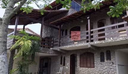 CASA DUPLEX COM PISCINA EM ITAIPUAÇU