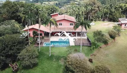 Chácara à venda e Locaçao em Jambeiro, SP - 3 dormitórios - Churrasqueira e Piscina de borda infinita!!