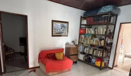 Casa em Piatã com 6 quartos e 4 suítes, 268m² à venda por R$ 800.000,00