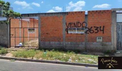 TERRENO EM LOTEAMENTO MURADO COM UMA EDÍCULA