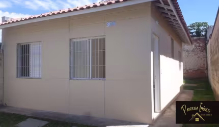CASA PADRÃO NA AVENIDA PRINCIPAL