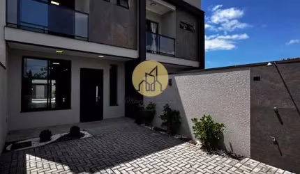 Sobrado à Venda: Conforto e Modernidade a Duas Quadras do Mar