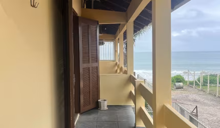 Sobrado Mobiliado para locação mensal apenas 50 metros do mar!