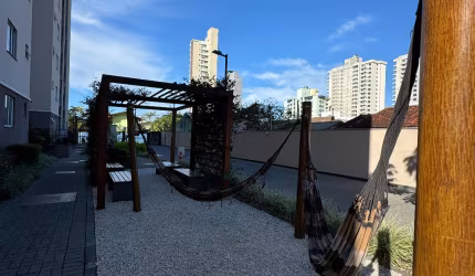 Apartamento a 200 metros da PRAIA com Piscina no Centro de Balneário Piçarras