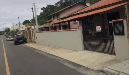 Casa à venda com mobília próxima ao  Parque Beto Carrero e da Praia - Armação - Penha/SC