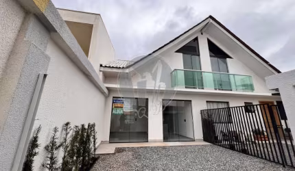 Sobrado com 3 quartos  para alugar, 180.00 m2 por R$2900.00  - Pinheirinho - Curitiba/PR