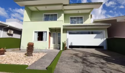 Casa à venda em Palhoça/SC