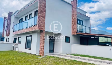 Sobrado à venda no bairro Guarda do Cubatão - Palhoça/SC