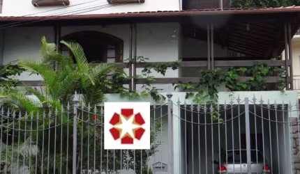 Linda casa no bairro democrata com 5/4, garagem, extensa área de lazer