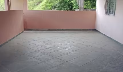 Casa com 1 quarto e área externa (varandão) - bairro Santos Dumont