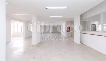 Sobreloja no Cabral, de 392,60m² - Ed. Vila D´oro