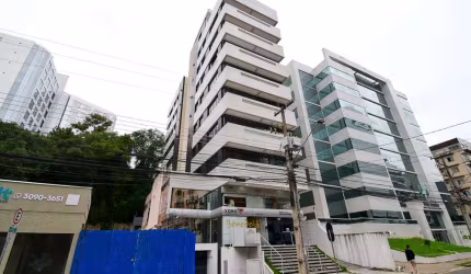 Conjunto Comercial no Centro Cívico, próximo ao Shopping Mueller e Passeio Público