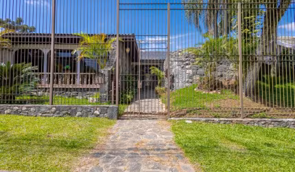 Casa com 778,87 m²com 5 quartos sendo eles 5 suítes - São Lourenço