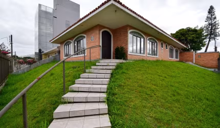 Casa de Alvenaria no Guabirotuba de 199,90m²