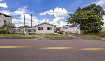 Casa com 100m² no Canguiri