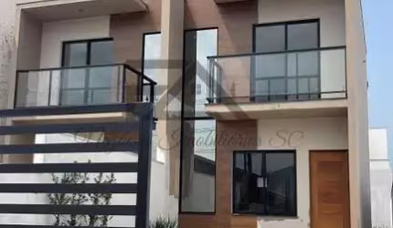 Sobrado a venda no bairro Potecas em São José/SC