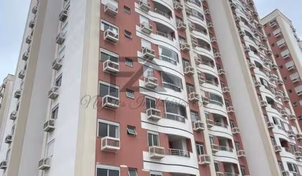 Apartamento a venda no bairro Barreiros em São José /SC