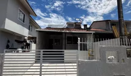 Casa para Venda em Palhoça, Bela Vista, 2 dormitórios, 1 banheiro, 2 vagas