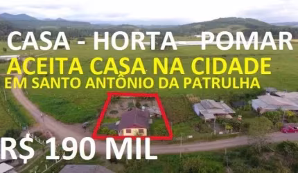 CHACRINHA COM CASA DE MADEIRA 2 QUARTOS, HORTA, POMAR, MÓVEIS, POÇO ARTESIANO