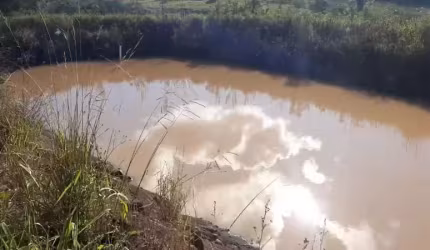 CHÁCARA COM BELA CASCATA EM TAQUARA