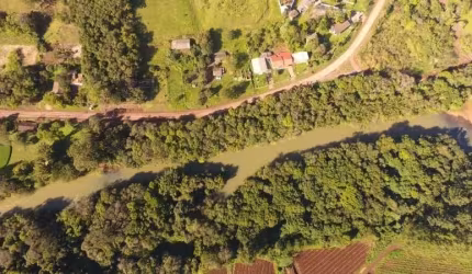 SÍTIO AUTOSUSTENTÁVEL COM TERRA DE PLANTAÇÃO E FRENTE PRO RIO DOS NO CARAÁ COM 8 HECTARES