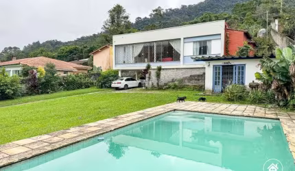 Casa com 4 quartos, 161m2 à venda por R$1.200.000, Carlos Guinle - Teresópolis