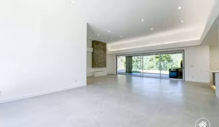 Casa em condomínio com 4 suítes, 400m2 à venda por R$2.750.000 em Teresópolis