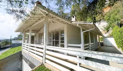 Casa para locação com 4 quartos, 174m2, valor R$6.750, Comary - Teresópolis