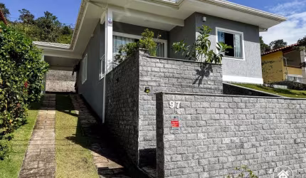 Casa com 3 quartos, 102m2 à venda por R$630.000 - Albuquerque, Teresópolis