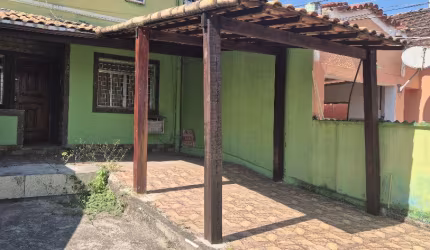 Casa na Estrada do Cabuçu; casa no Centro de Campo Grande, RJ