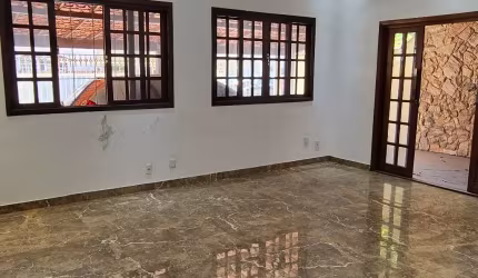 Casa linear de Condomínio; casa próximo ao Calçadão de Campo Grande.