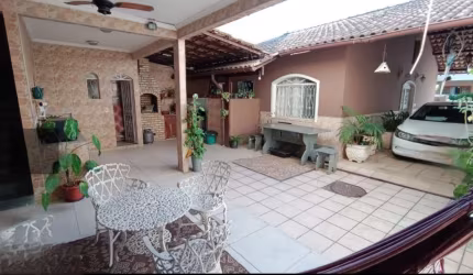 Casa linear com 3 quartos em condomínio na estrada do cachamorra