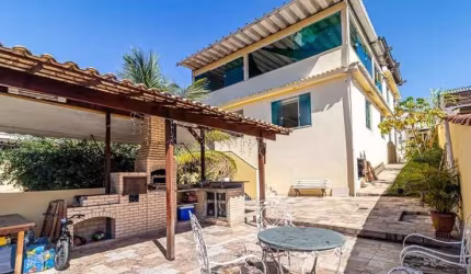 Casa de Luxo em Curicica, Rio de Janeiro-RJ: 6 Quartos, 2 Suítes, 3 Salas, 5 Banheiros, 2 Vagas de Garagem - Imperdível!