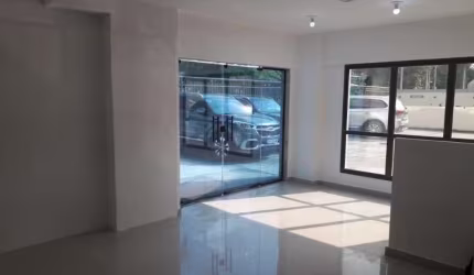 Fregueis, loja com 100², 4 salas, condominio com recepçao, ar centralincluso, aberto 24hs